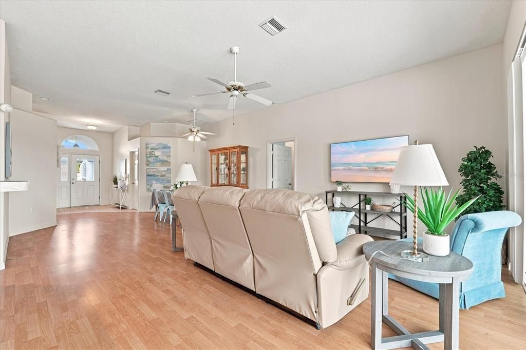 For Sale: $480,000 (3 beds, 2 baths, 1584 Square Feet)