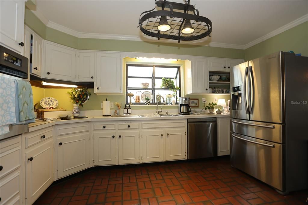 For Sale: $1,400,000 (4 beds, 2 baths, 2897 Square Feet)