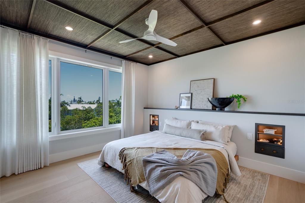 For Sale: $6,995,000 (6 beds, 6 baths, 4088 Square Feet)