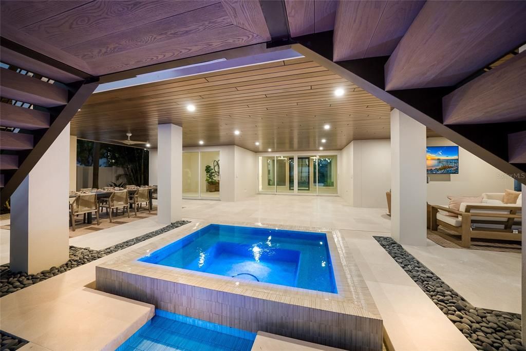 For Sale: $6,995,000 (6 beds, 6 baths, 4088 Square Feet)