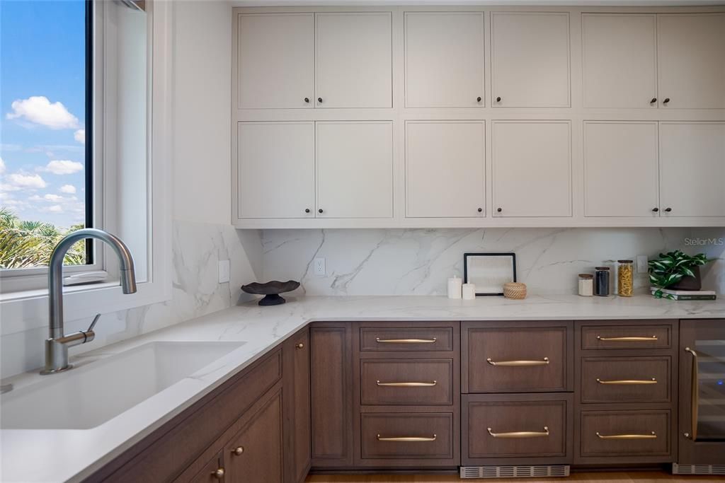 For Sale: $6,995,000 (6 beds, 6 baths, 4088 Square Feet)