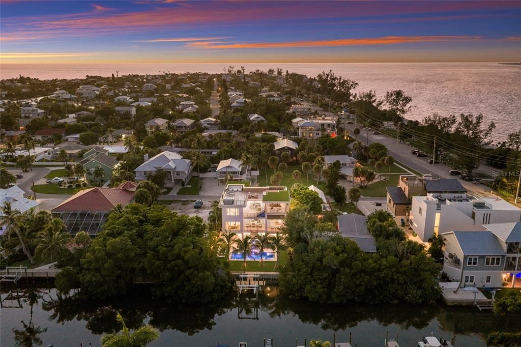 For Sale: $6,995,000 (6 beds, 6 baths, 4088 Square Feet)