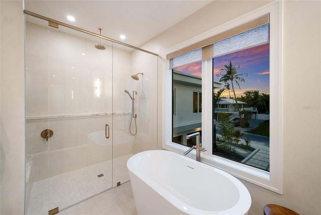 For Sale: $6,995,000 (6 beds, 6 baths, 4088 Square Feet)