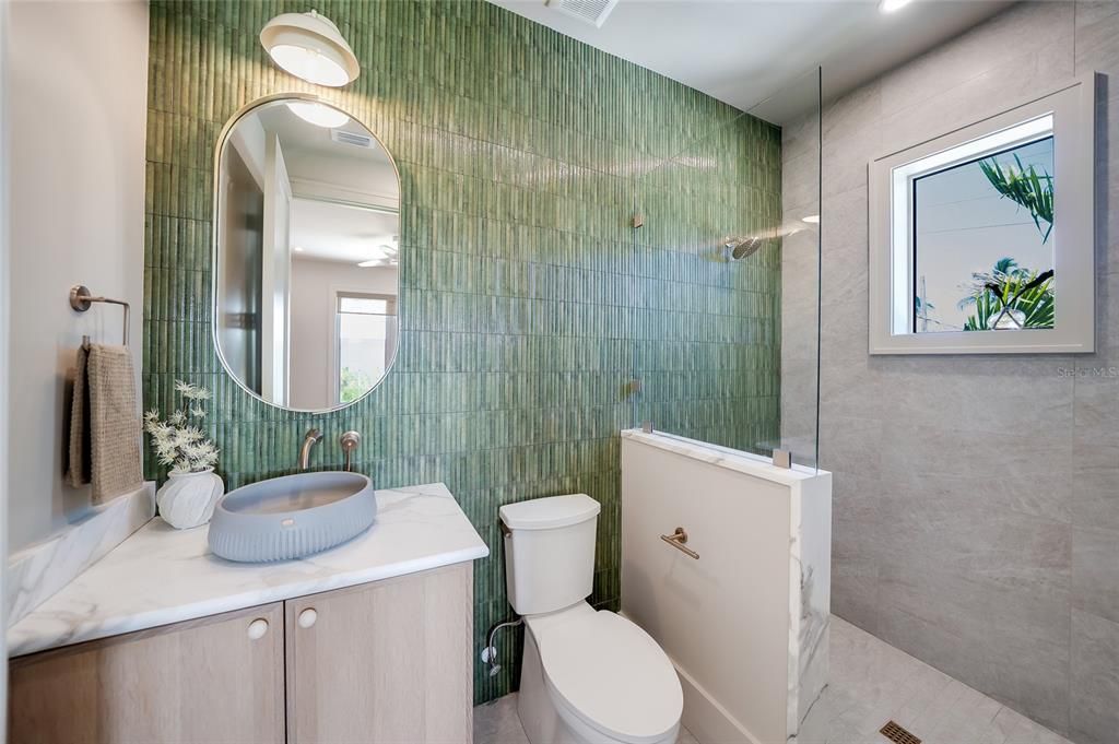 For Sale: $6,995,000 (6 beds, 6 baths, 4088 Square Feet)