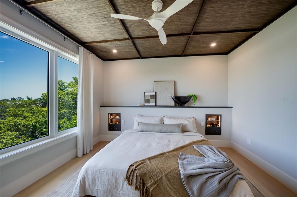 For Sale: $6,995,000 (6 beds, 6 baths, 4088 Square Feet)