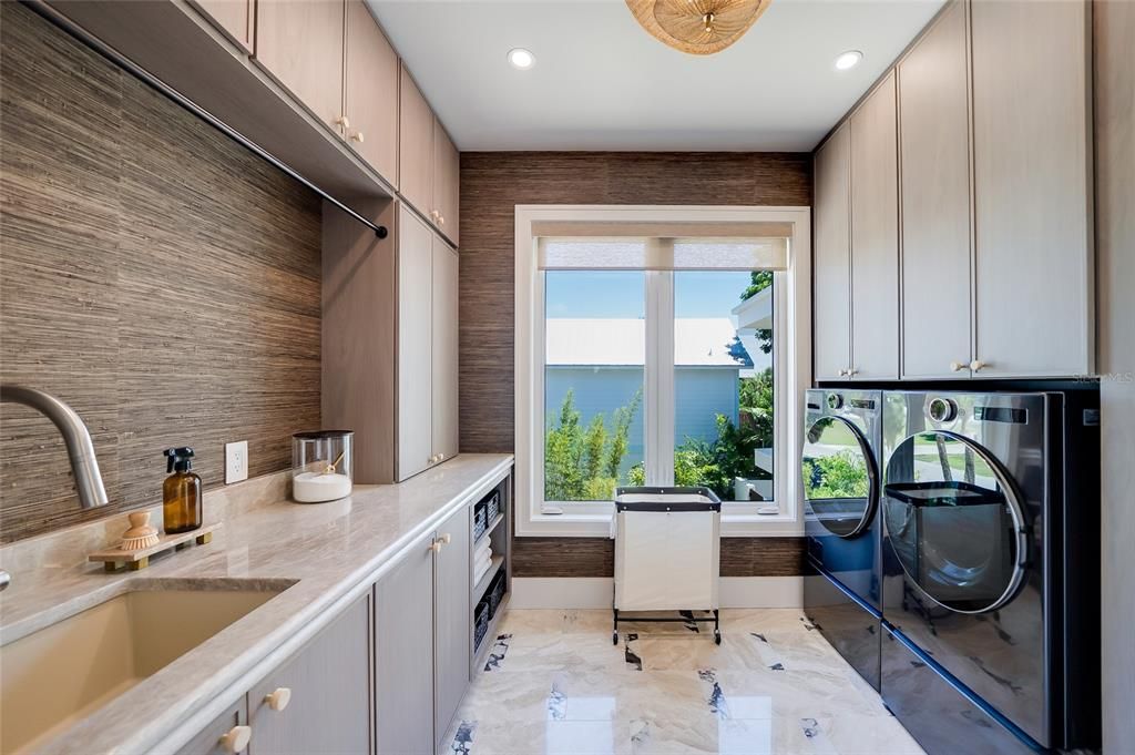 For Sale: $6,995,000 (6 beds, 6 baths, 4088 Square Feet)