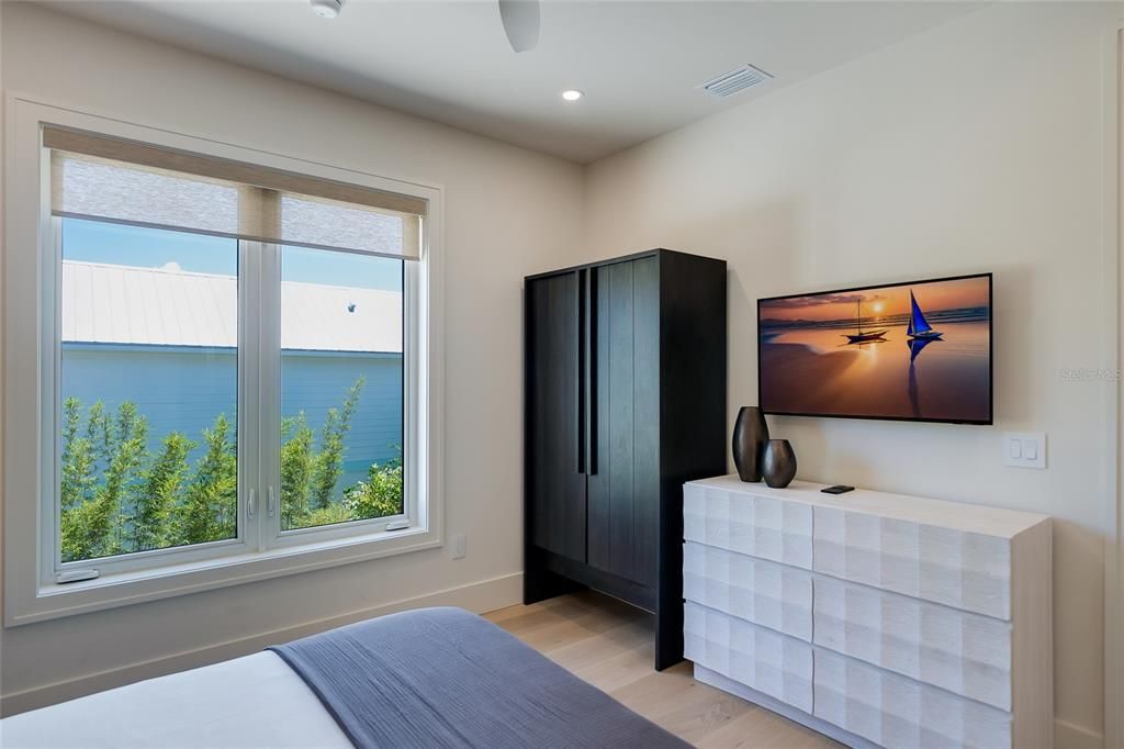 For Sale: $6,995,000 (6 beds, 6 baths, 4088 Square Feet)