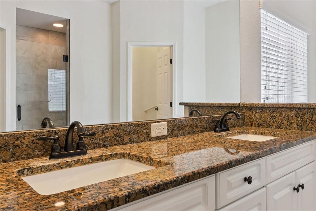 For Sale: $515,000 (4 beds, 2 baths, 1995 Square Feet)