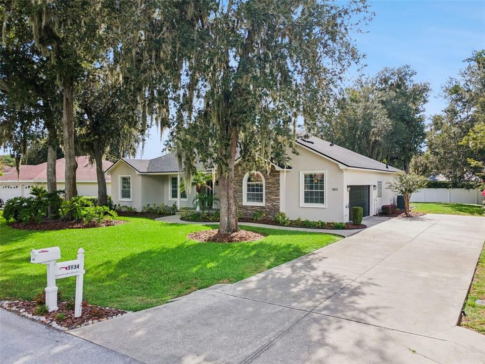 For Sale: $515,000 (4 beds, 2 baths, 1995 Square Feet)