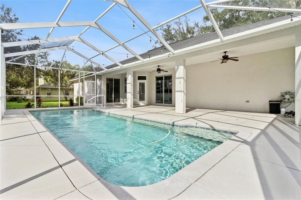 For Sale: $515,000 (4 beds, 2 baths, 1995 Square Feet)