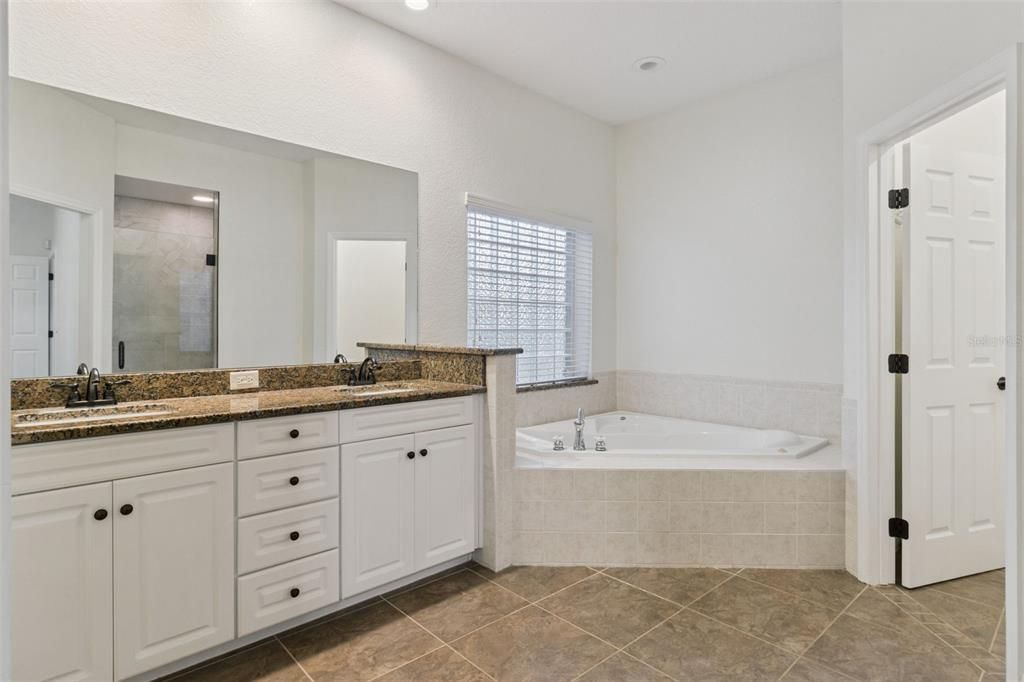 For Sale: $515,000 (4 beds, 2 baths, 1995 Square Feet)