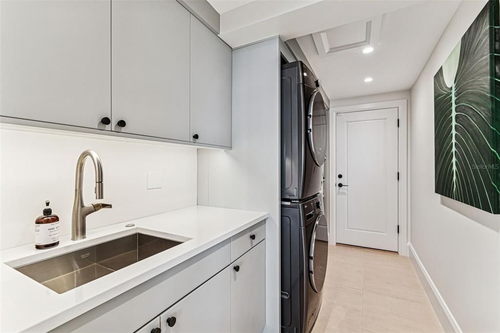 В аренду: $15,000 (3 спален, 3 ванн, 3546 Квадратных фут)