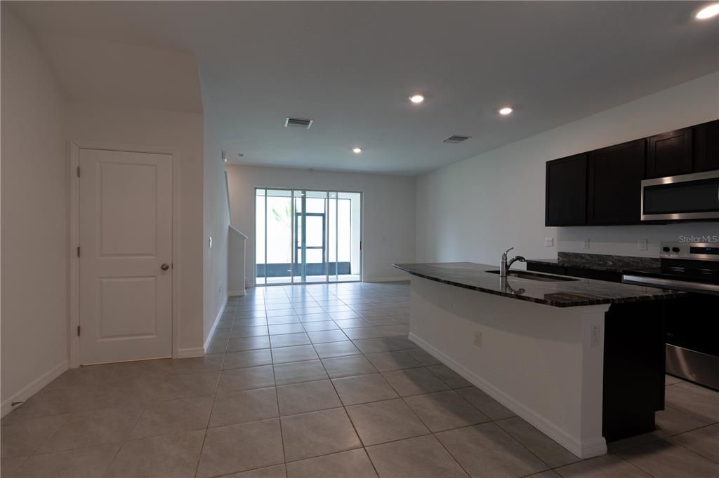For Rent: $2,200 (3 beds, 2 baths, 1673 Square Feet)