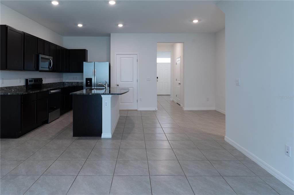 For Rent: $2,200 (3 beds, 2 baths, 1673 Square Feet)