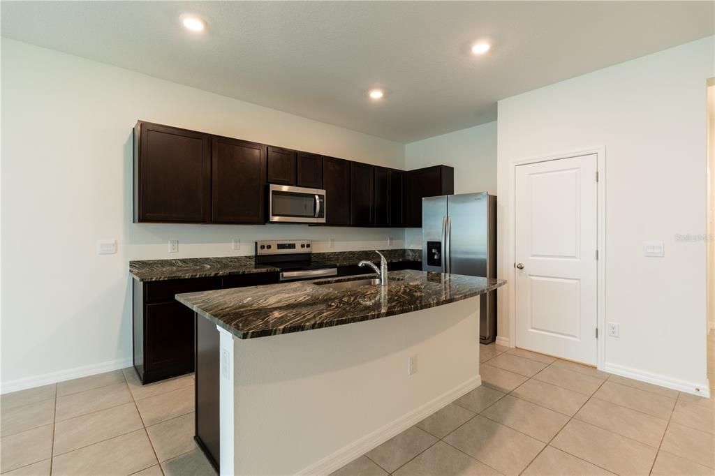 For Rent: $2,200 (3 beds, 2 baths, 1673 Square Feet)