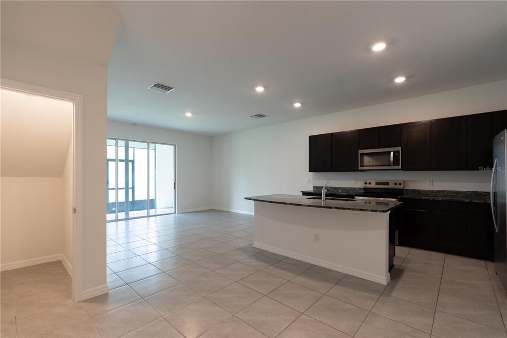 For Rent: $2,200 (3 beds, 2 baths, 1673 Square Feet)
