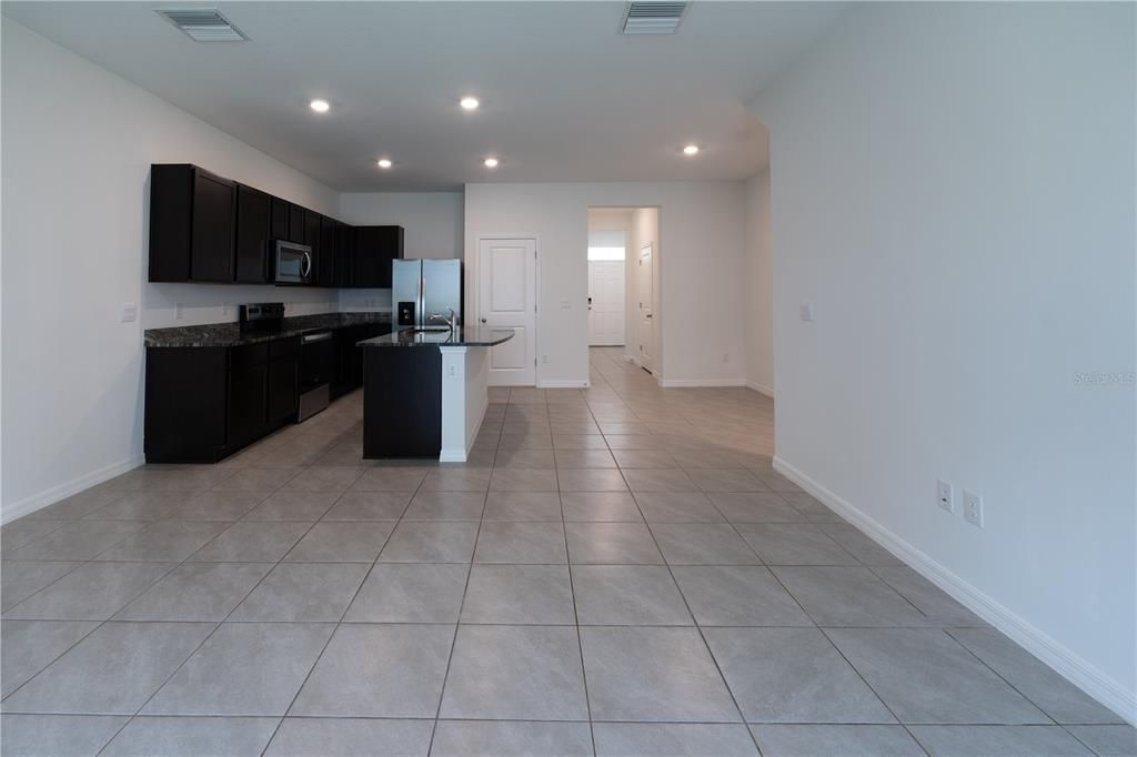 For Rent: $2,200 (3 beds, 2 baths, 1673 Square Feet)