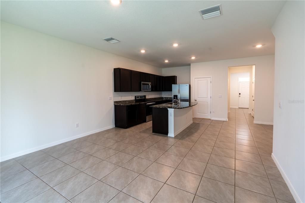 For Rent: $2,200 (3 beds, 2 baths, 1673 Square Feet)