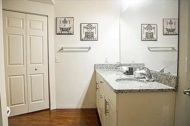 На продажу: $279,990 (3 спален, 2 ванн, 1300 Квадратных фут)