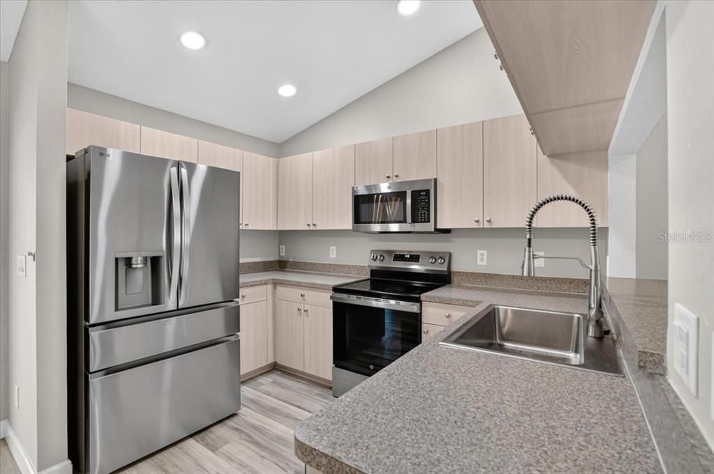 En Venta: $374,900 (3 camas, 2 baños, 1299 Pies cuadrados)