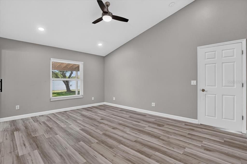 En Venta: $374,900 (3 camas, 2 baños, 1299 Pies cuadrados)