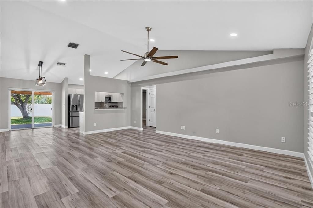 En Venta: $374,900 (3 camas, 2 baños, 1299 Pies cuadrados)
