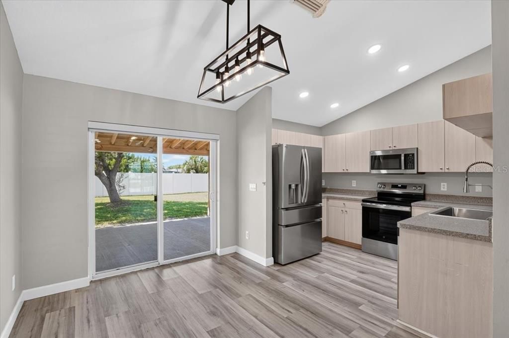En Venta: $374,900 (3 camas, 2 baños, 1299 Pies cuadrados)