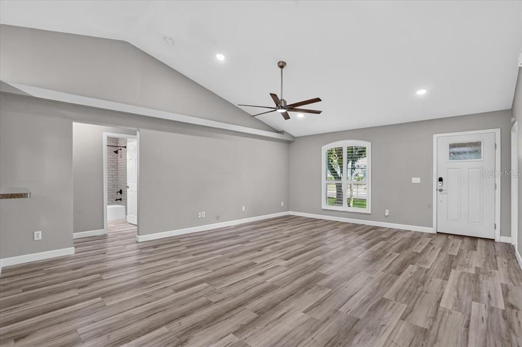En Venta: $374,900 (3 camas, 2 baños, 1299 Pies cuadrados)