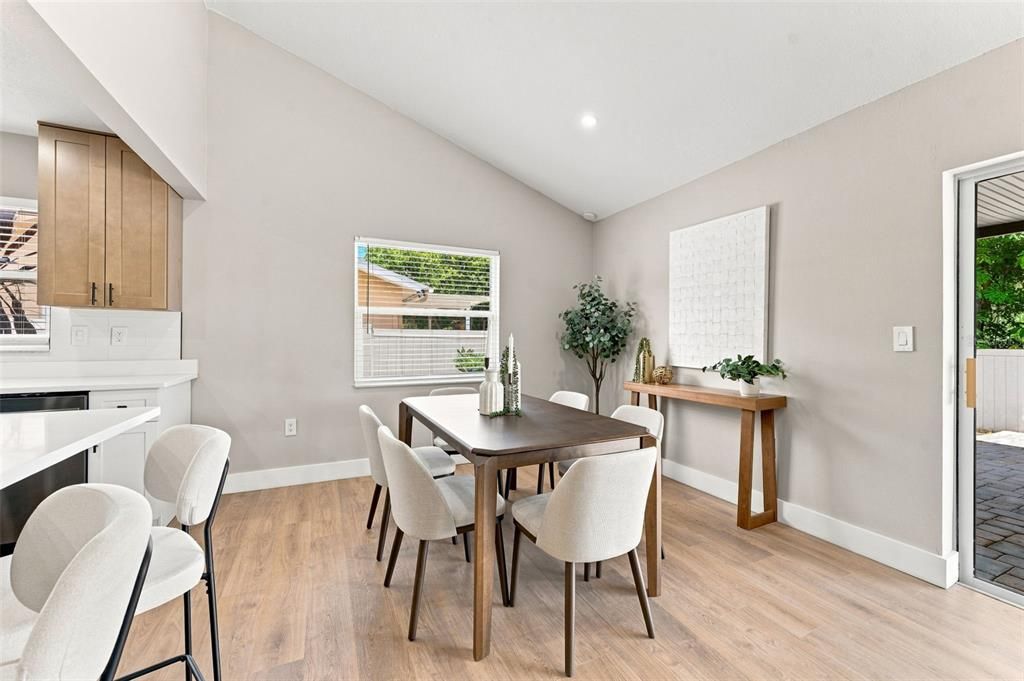 En Venta: $559,900 (3 camas, 2 baños, 1596 Pies cuadrados)