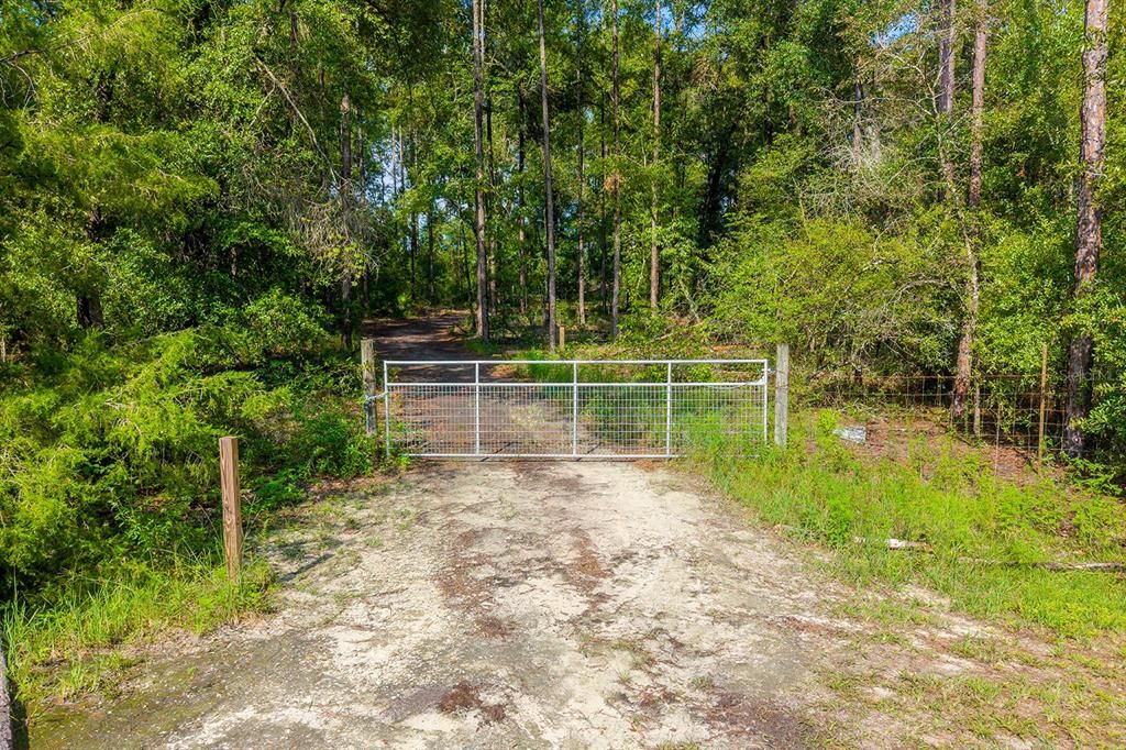 На продажу: $125,000 (5.01 acres)