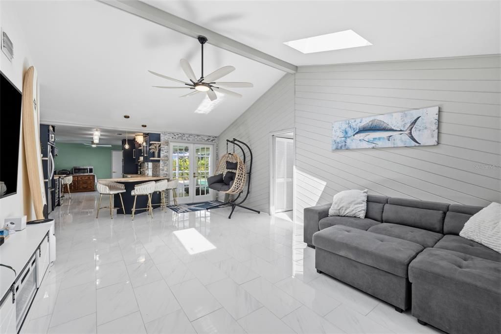 For Sale: $675,000 (3 beds, 2 baths, 1925 Square Feet)