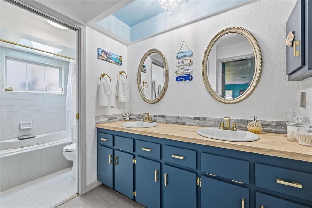 For Sale: $675,000 (3 beds, 2 baths, 1925 Square Feet)