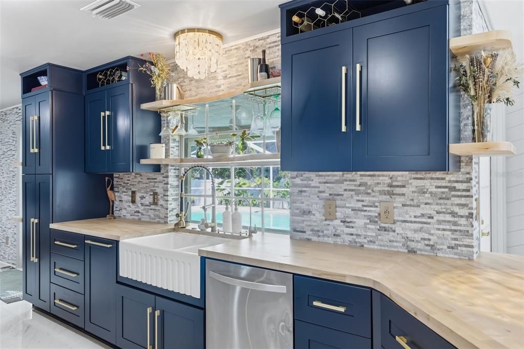 For Sale: $675,000 (3 beds, 2 baths, 1925 Square Feet)