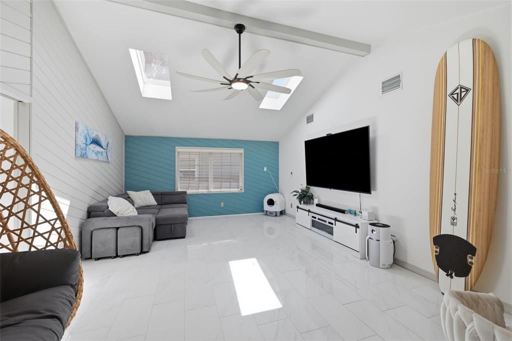 For Sale: $675,000 (3 beds, 2 baths, 1925 Square Feet)