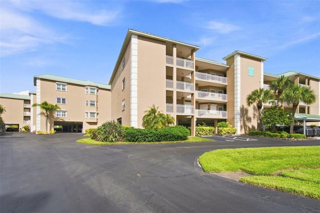 For Sale: $725,000 (2 beds, 2 baths, 1275 Square Feet)