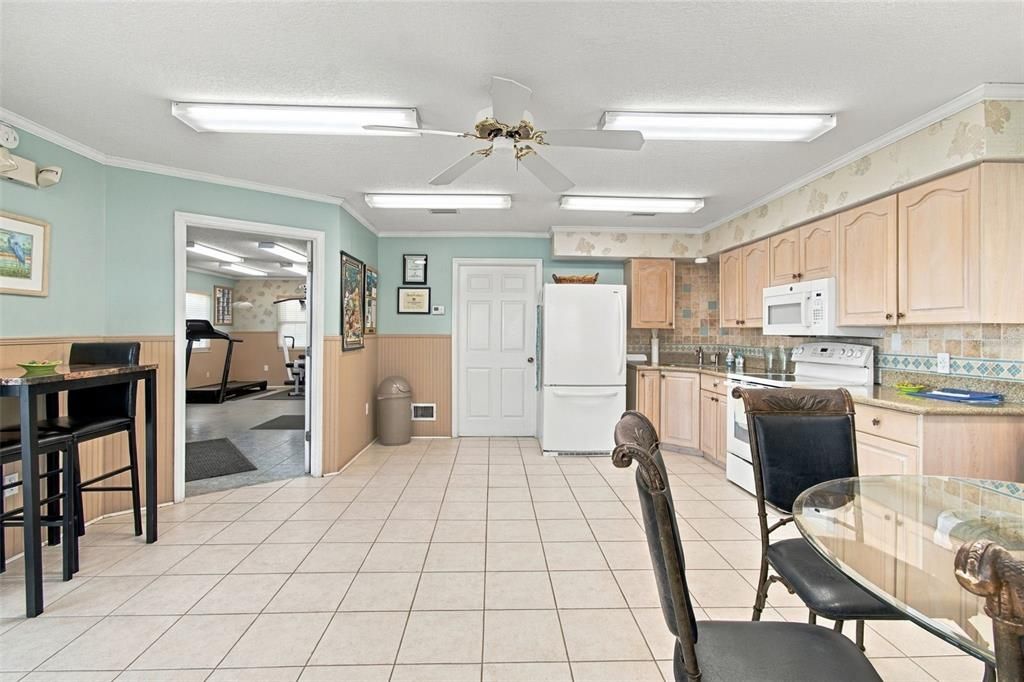 For Sale: $725,000 (2 beds, 2 baths, 1275 Square Feet)