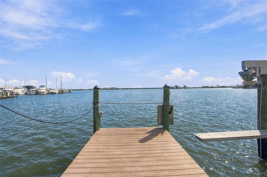 For Sale: $725,000 (2 beds, 2 baths, 1275 Square Feet)