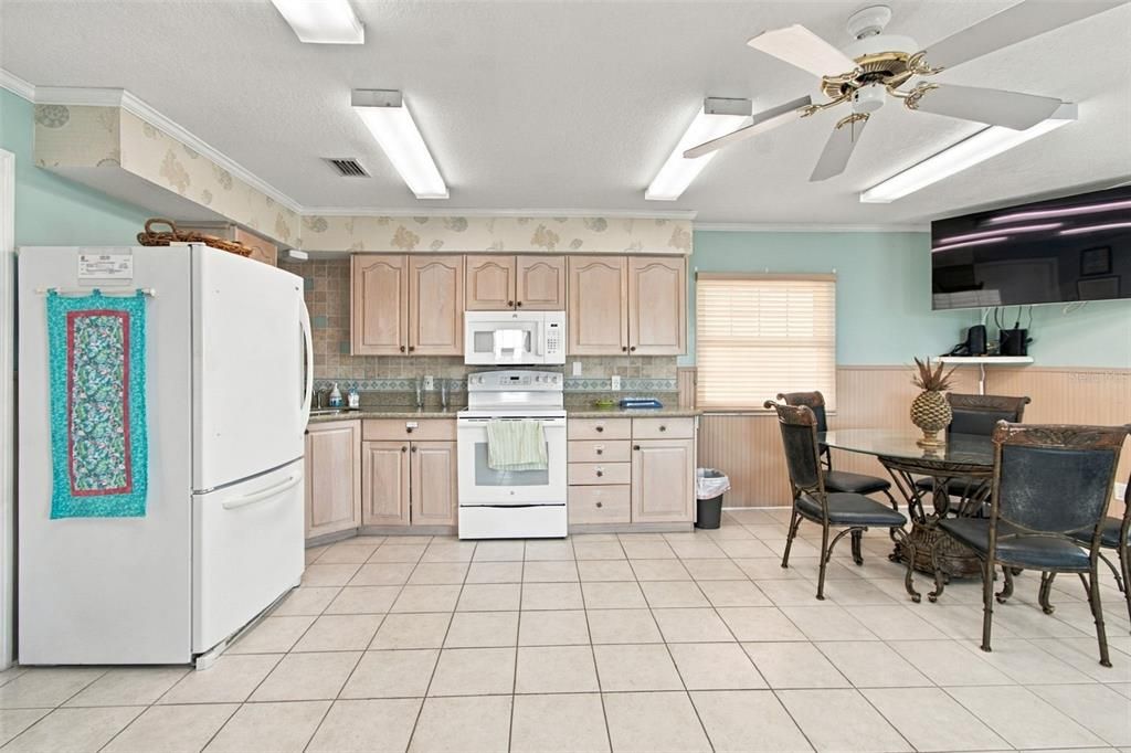 For Sale: $725,000 (2 beds, 2 baths, 1275 Square Feet)