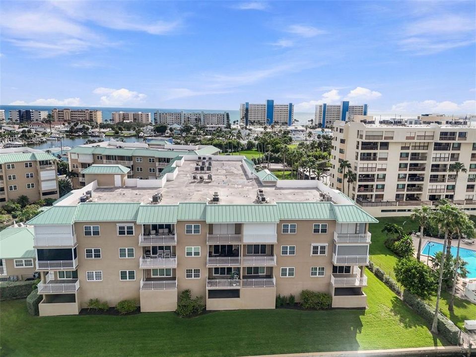 For Sale: $725,000 (2 beds, 2 baths, 1275 Square Feet)