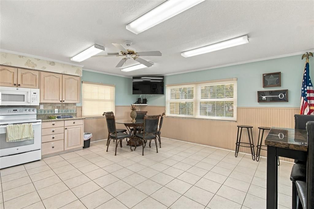 For Sale: $725,000 (2 beds, 2 baths, 1275 Square Feet)