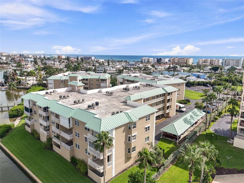 For Sale: $725,000 (2 beds, 2 baths, 1275 Square Feet)