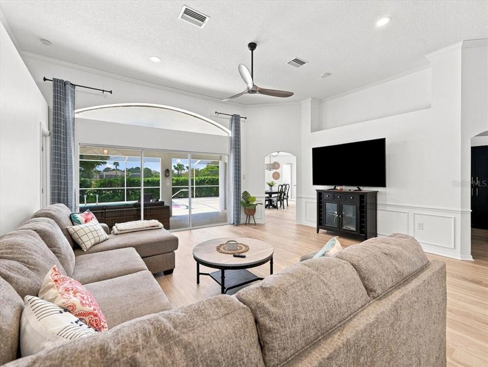 For Sale: $389,750 (3 beds, 2 baths, 2026 Square Feet)