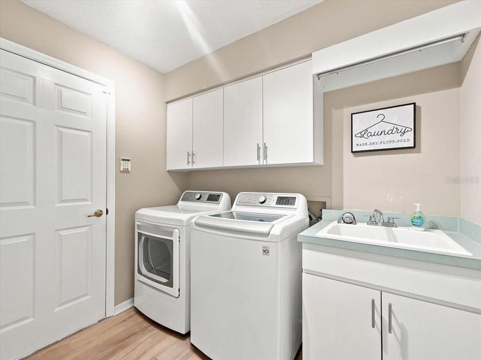 For Sale: $389,750 (3 beds, 2 baths, 2026 Square Feet)