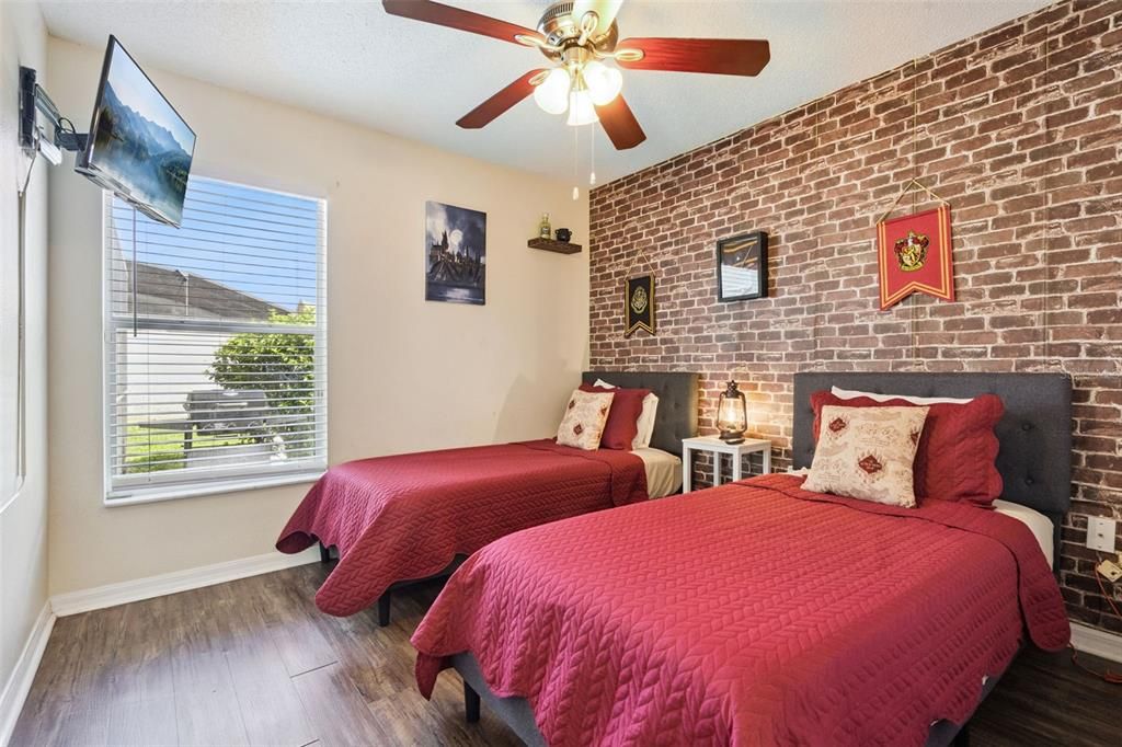 Activo con contrato: $394,900 (4 camas, 3 baños, 1622 Pies cuadrados)