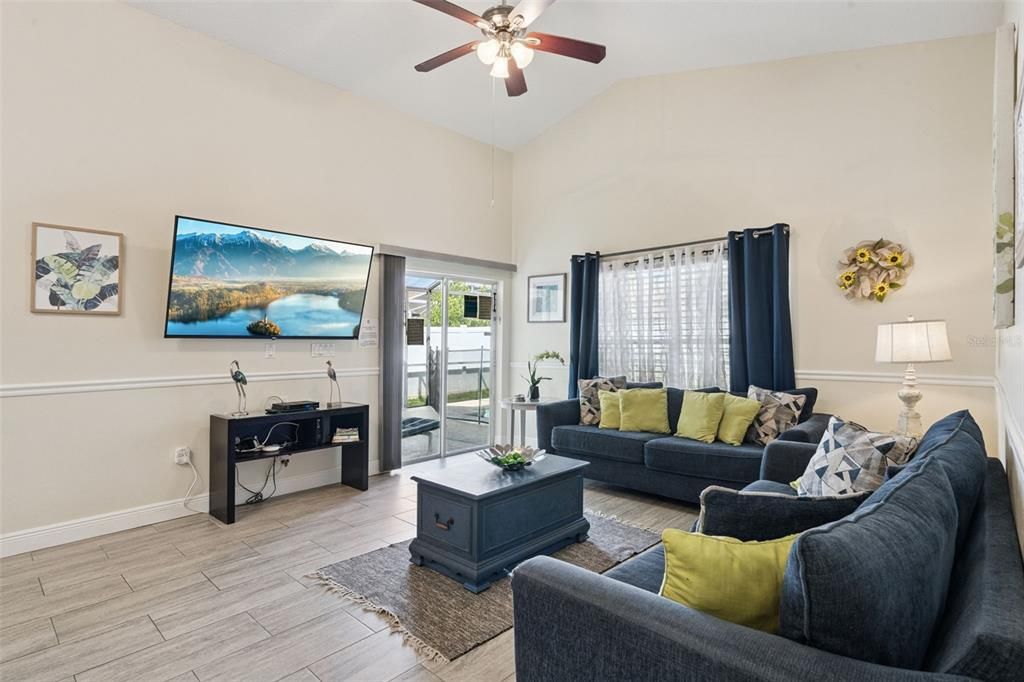 Activo con contrato: $394,900 (4 camas, 3 baños, 1622 Pies cuadrados)