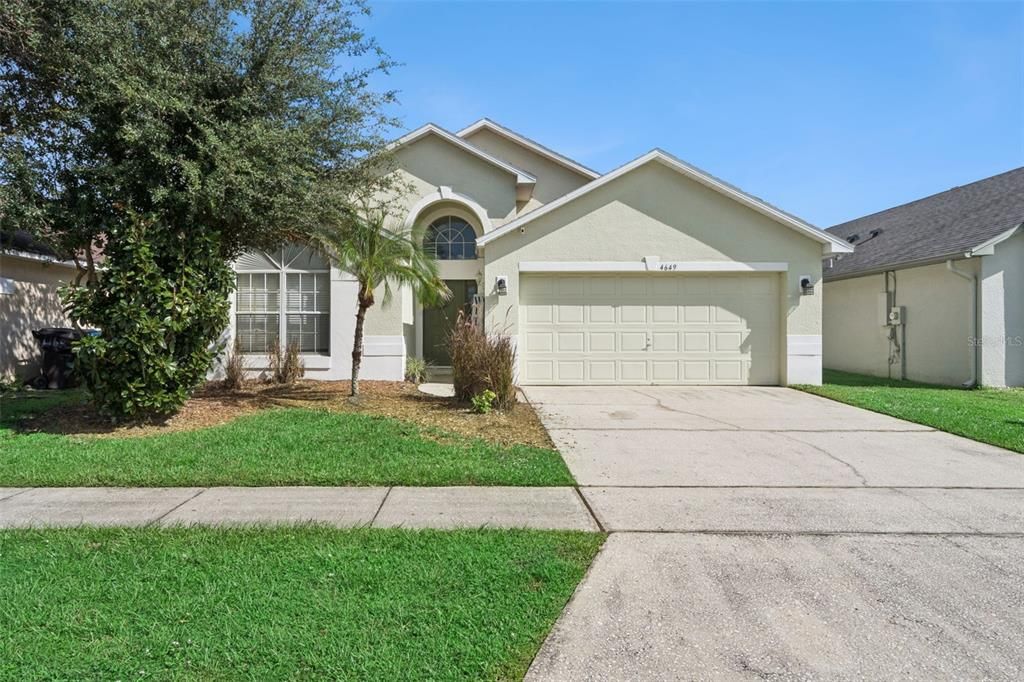 Activo con contrato: $394,900 (4 camas, 3 baños, 1622 Pies cuadrados)