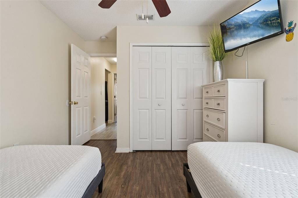 Activo con contrato: $394,900 (4 camas, 3 baños, 1622 Pies cuadrados)
