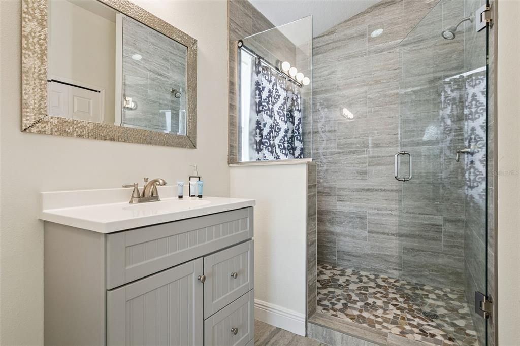 Activo con contrato: $394,900 (4 camas, 3 baños, 1622 Pies cuadrados)