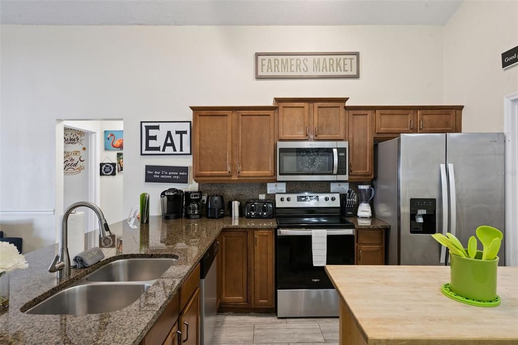 Activo con contrato: $394,900 (4 camas, 3 baños, 1622 Pies cuadrados)