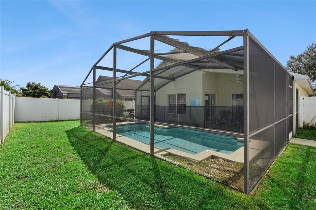 Activo con contrato: $394,900 (4 camas, 3 baños, 1622 Pies cuadrados)